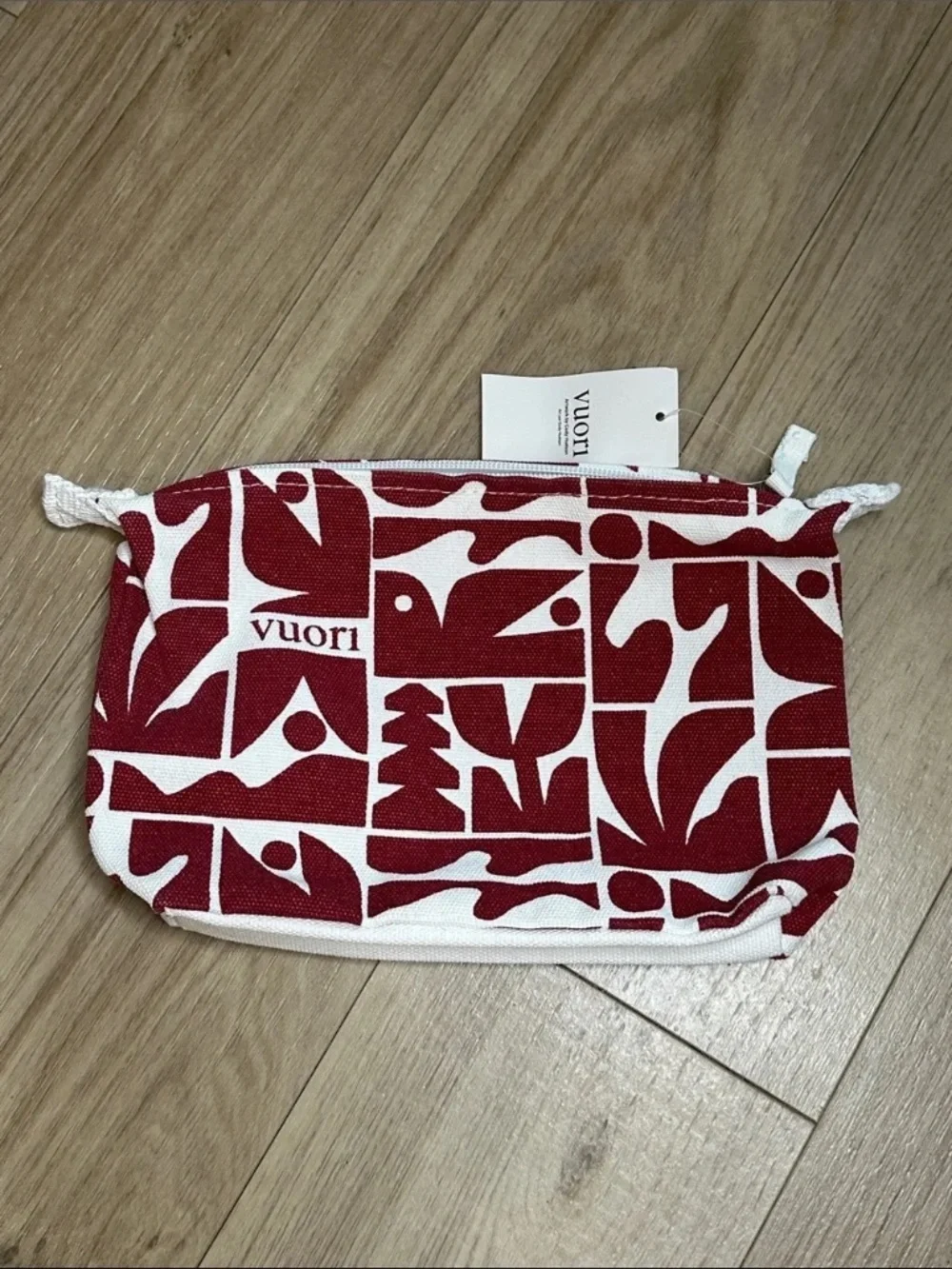 Vuori Holiday 25 Pouch — Strawberry,